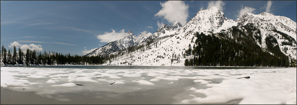 Panorama des eisbedecktenString Lakes im Grand Teton Nationalpark (USA).<br />Nikon D3x mit AF-S NIKKOR 24?70 mm 1:2,8G ED