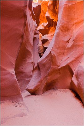 Farbenspiel an den Felsw�nden im Lower Antelope Canyon, Arizona (USA)<br />Nikon D3x mit AF-S NIKKOR 24?70 mm 1:2,8G ED