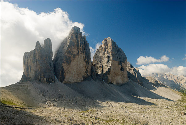 Drei Zinnen mit Wolkenwand im Abendlicht<br />Nikon D200 mit AF-S DX NIKKOR 17-55 mm 1:2,8G