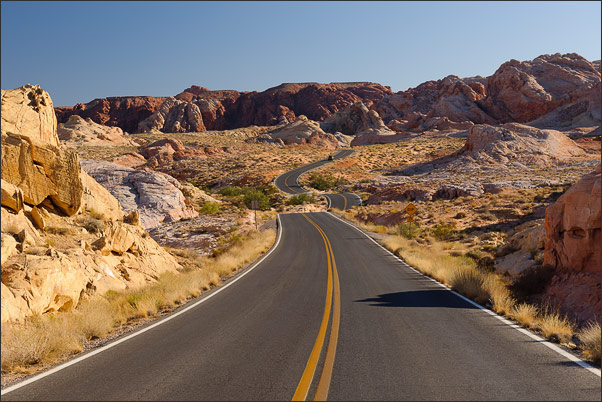 Gewundene Stra�e im Valley of Fire im Abendlicht, Nevada (USA)<br />Nikon D3x mit AF-S NIKKOR 24-70 mm 1:2,8G