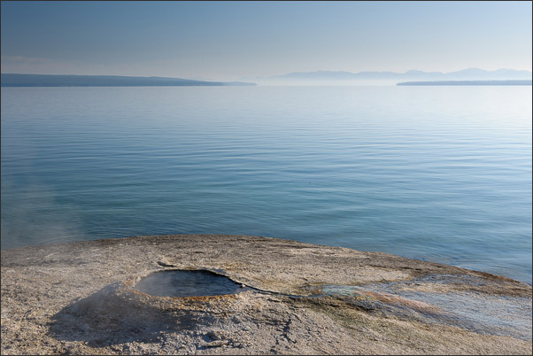 Der Big Cone, Geysir  am Yellowstone Lake.<br />Nikon D3x mit AF-S NIKKOR 24?70 mm 1:2,8G ED
