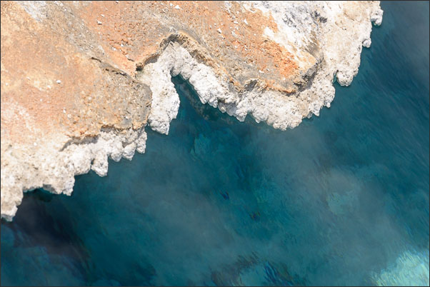 Detail an einer hei�en Quelle im Yellowstone Nationalpark (USA).<br />Nikon D3x mit AF-S NIKKOR 70?200 mm 1:2,8G ED VR II