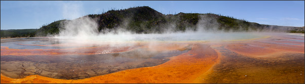 Panorama der Grand Prismatic Spring aus Sicht des Besichtigungsweges im Yellowstone Nationalpark (USA).<br />Nikon D3x mit AF-S NIKKOR 24?70 mm 1:2,8G ED